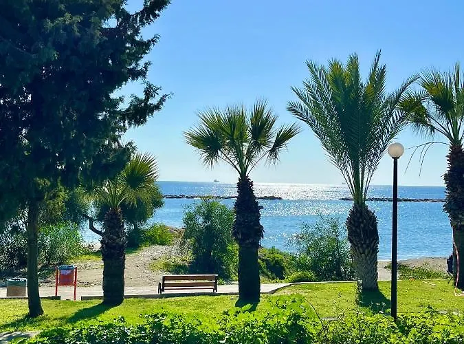 Dream Beachfront Vila Lemesos